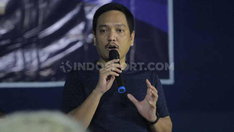 CEO PSIS Semarang, Yoyok Sukawi, memberikan keterangan pers menjelang laga Liga 1. Foto: Alvin/INDOSPORT - INDOSPORT