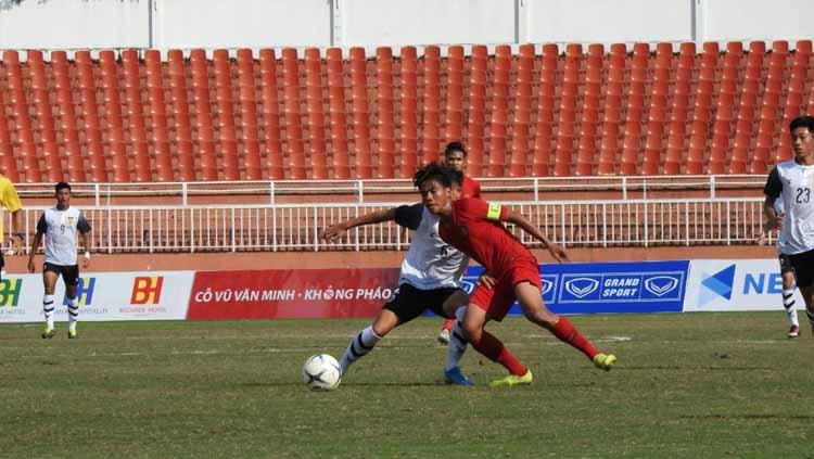 Pelanggaran keras pemain Laos kepada Bagas Kahfi diyakini menjadi salah satu pemantik kerusuhan. Foto: Media PSSI