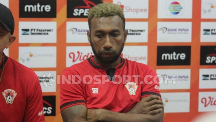 Striker Kalteng Putra, Patrich Wanggai. Foto: Sudjarwo/INDOSPORT