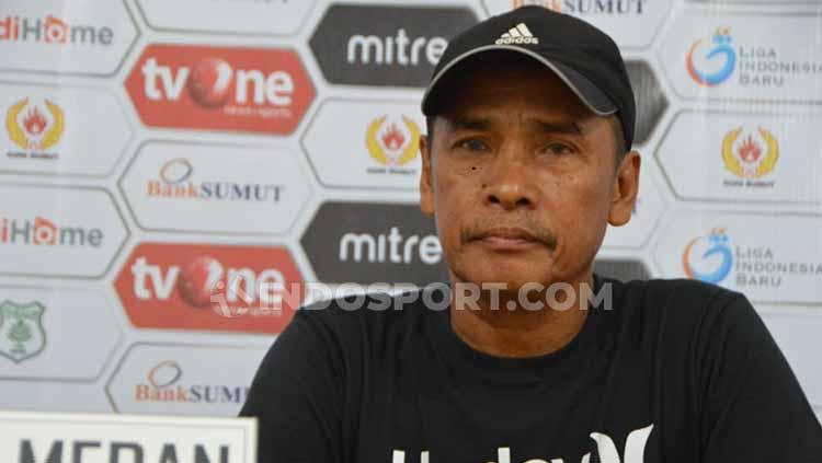 Manajemen PSMS Medan masih belum mengambil keputusan terkait masa depan sang pelatih, Abdul Rahman Gurning. - INDOSPORT