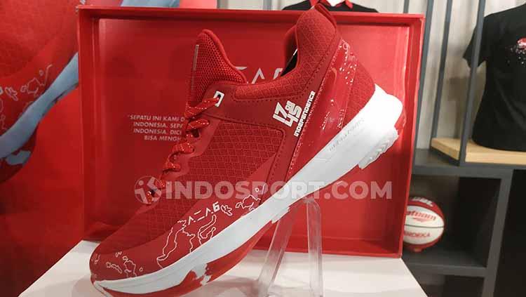 Sepatu Aza 6 yang hanya berjumlah 1945 khusus edisi Kemerdekaan Indonesia. Copyright: Fitra Herdian/INDOSPORT