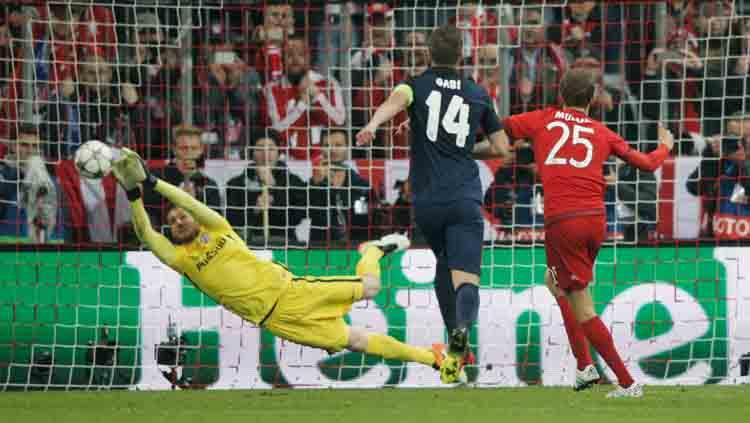 Kiper Atletico Madrid, Jan Oblak saat menepis tendangan penalti. Copyright: sport360