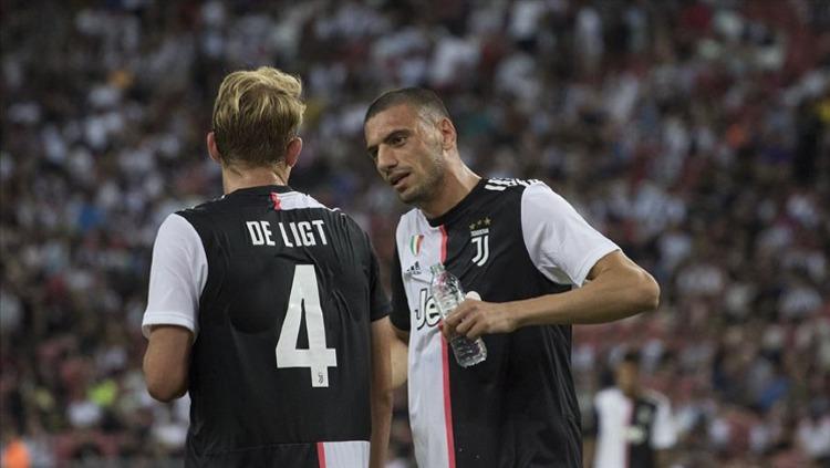 Matthijs de Ligt dan Merih Demiral saat bermain untuk Juventus di pra musim jelang musim 2019/20 - INDOSPORT