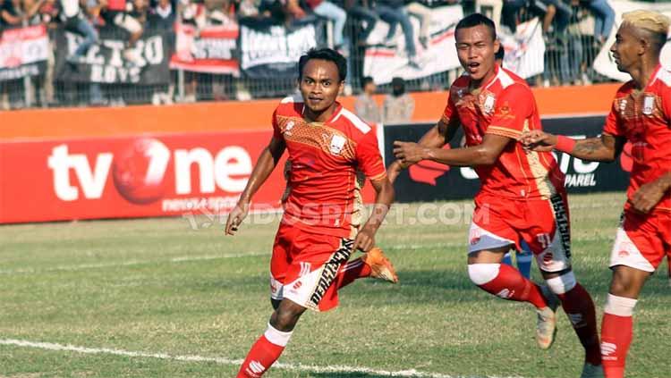 Laga pertandingan antara Persis Solo versus PSIM Yogyakarta, Jumat (16-08-19). Copyright: Ronald Seger Prabowo/INDOSPORT