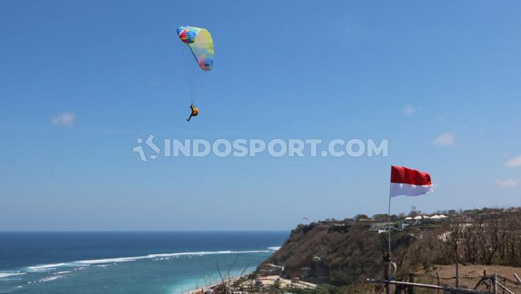 Atlet Paralayang Indonesia berhasil menjadi juara dunia 2019 di Serbia. - INDOSPORT
