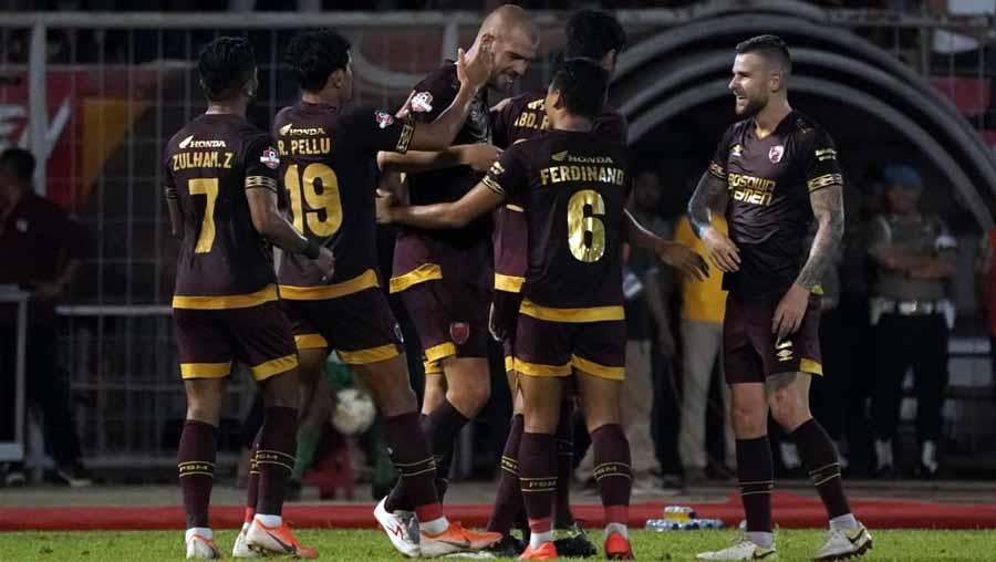 Selebrasi pemain PSM Makassar usai mencetak gol ke gawang Persib Bandung, Sabtu (18/08/19). Foto: Media PSM Makassar