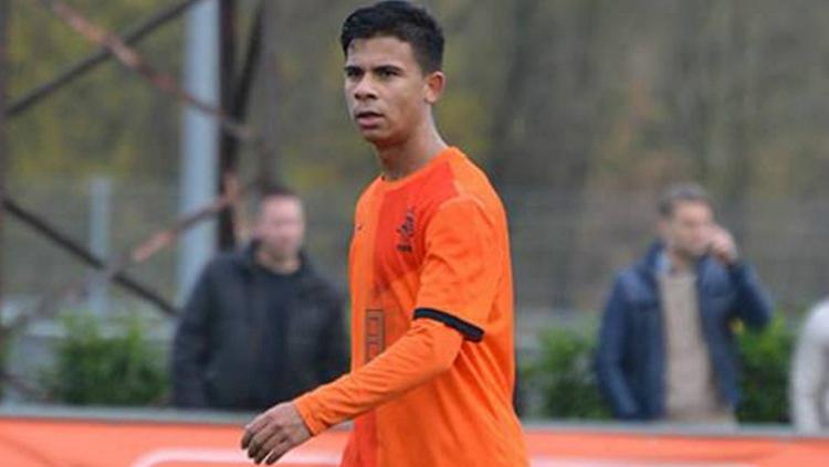 Nazario de Fretes, eks pemain Timnas Belanda berdarah Makassar yang merupakan rekan bintang Juventus, Matthijs de Ligt, ingin bermain di Liga 1 - INDOSPORT