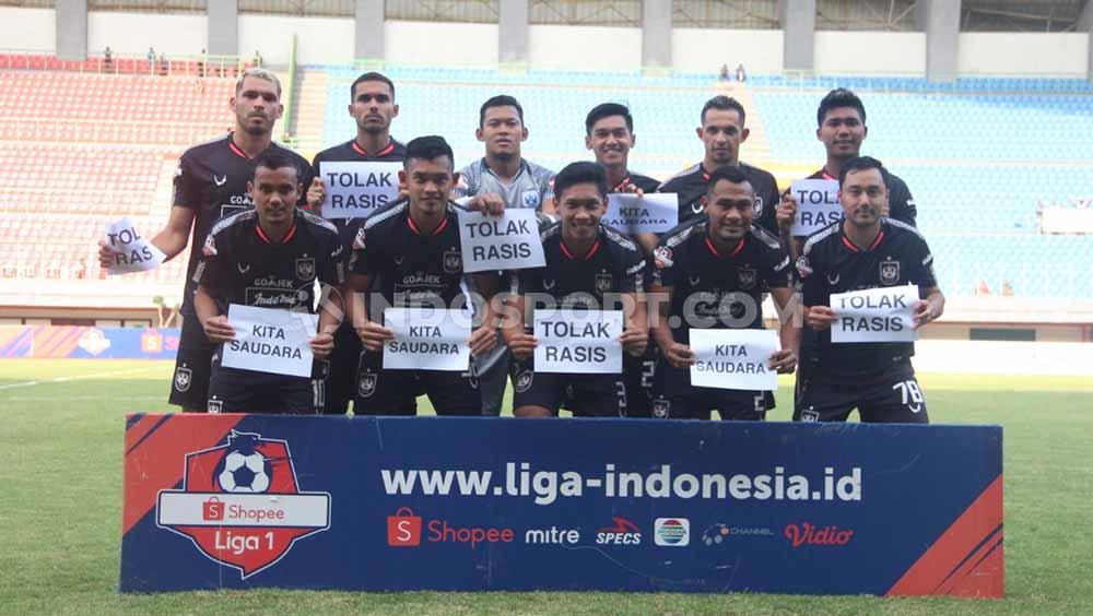 Para pemain PSIS Semarang saat ini sedang menikmati waktu libur yang diberikan oleh tim pelatih usai takluk dengan skor 2-1 dari Persib Bandung pada laga pekan ke-27 kompetisi Shopee Liga 1 2019. - INDOSPORT