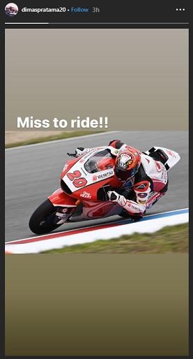 Pembalap Moto2 asal Indonesia, Dimas Ekky, mengutarakan kerinduannya untuk kembali membalap. Copyright: Instagram/Dimas Ekky