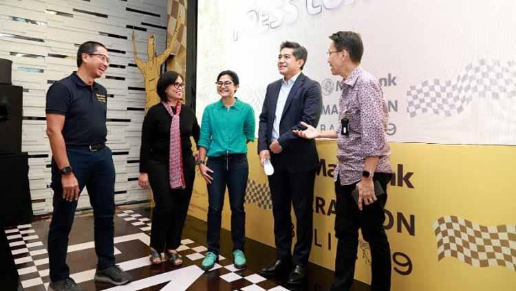 (Kiri ke kanan) Widya Permana (Direktur Operasional Maybank Indonesia & Project Director Maybank Marathon), Esti Nugraheni (Head Corporate Communications Maybank Indonesia), Bertha Gani (RunID Race Management), Taswin Zakaria (Presiden Direktur Maybank). - INDOSPORT