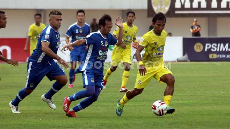 Laga pertandingan antara PSIM Yogyakarta VS Persiba Balikpapan. - INDOSPORT