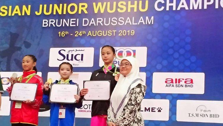 Rainie Elena Liem meraih medali emas di Kejuaraan Asia Wushu Junior di Brunei Darussalam, Kamis (22/08/19) - INDOSPORT