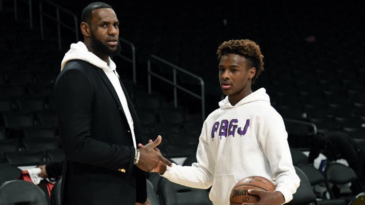 LeBron James dengan putranya, Bronny.