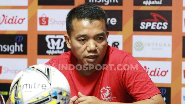 Pelatih Madura Unied, Rasiman, dalam konferensi pers.
