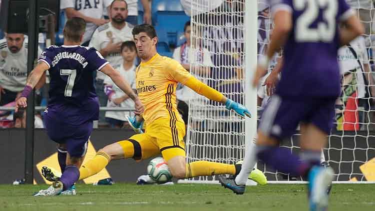 Sergi Guardiola berhasil membobol gawang Courtois pada laga melawan Real Madrid di Santiago Bernabeu (24/08/19). - INDOSPORT