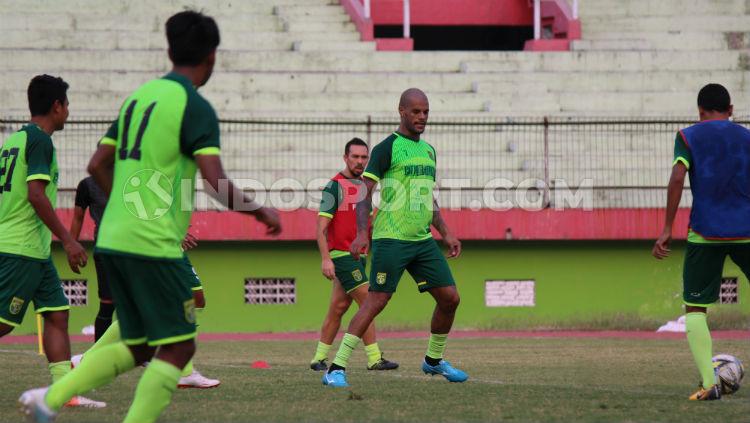 David Da Silva saat latihan di Stadion Gelora Delta, Sidoarjo, Senin (26/8/19).