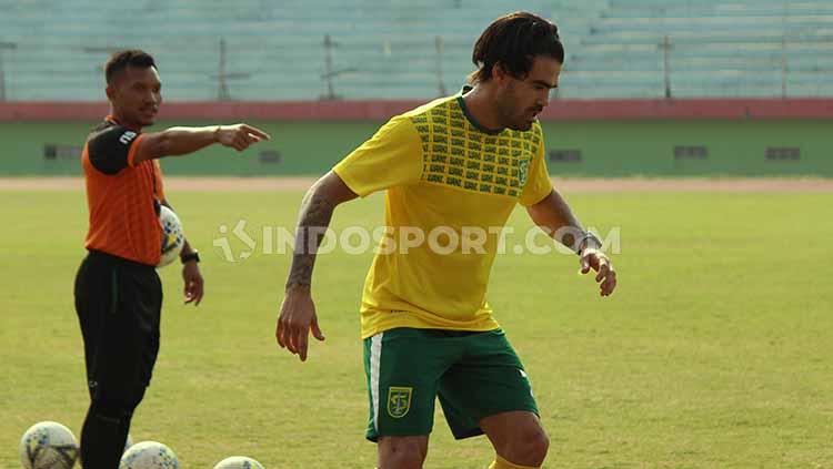 Aryn Williams saat berlatih di Stadion Gelora Delta, Sidoarjo, Selasa (27/8/19).