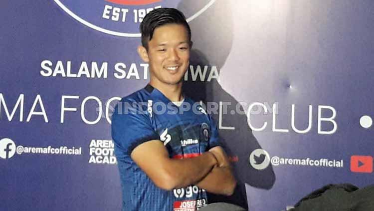 Arema FC saat resmi mengenalkan Takafumi Akahoshi sebagai pemain asing Asia pengganti Pavel Smolyachenko. - INDOSPORT