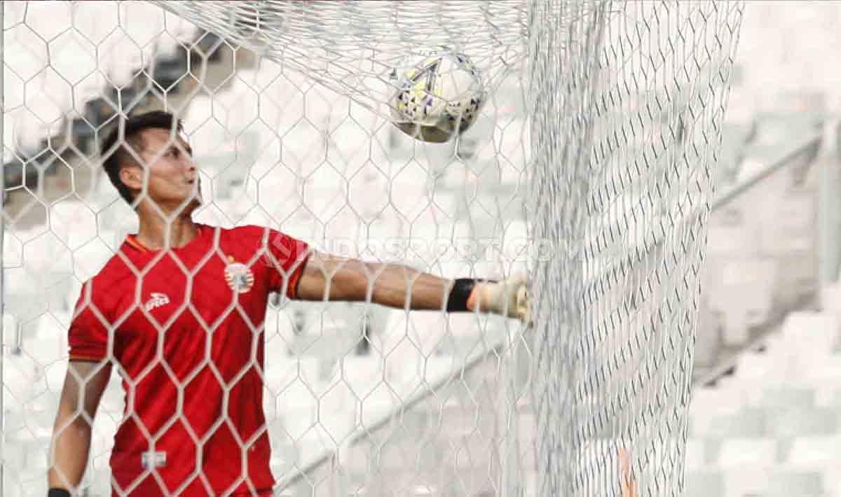 Kiper Persija  Shahar Ginanjar pada latihan tim Persija Jakarta jelang laga Liga 1 melawan PSM Makassar di Stadion GBK Senayan, Jakarta, Selasa (27/08/19). Foto: Herry Ibrahim/INDOSPORT