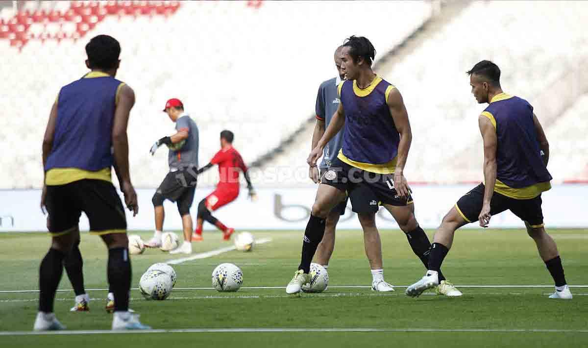 Latihan tim Persija jelang laga Liga 1 melawan PSM Makassar di Stadion GBK Senayan, Jakarta, Selasa (27/08/19). Foto: Herry Ibrahim/INDOSPORT