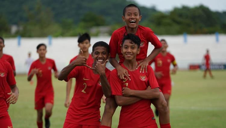 Timnas Indonesia U-15 saat merayakan gol. - INDOSPORT