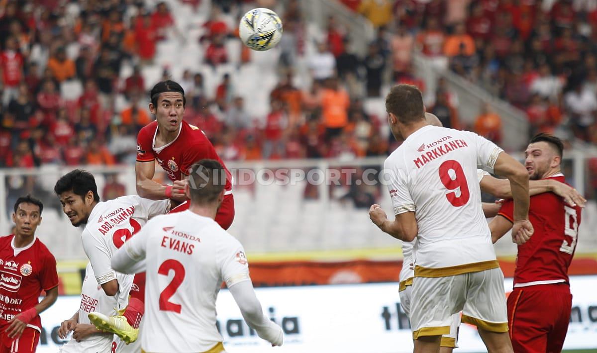 Duel bola di laga Persija vs PSM Makassar Copyright: Herry Ibrahim/INDOSPORT