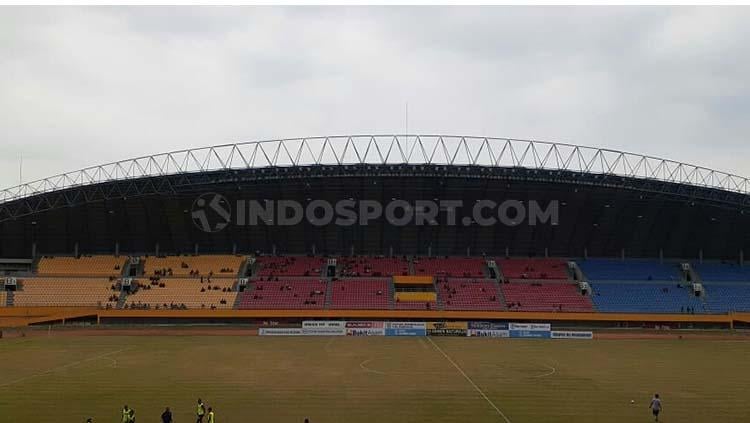 Stadion Gelora Sriwijaya, markas Sriwijaya FC, tampang lengang miskin penonton. Foto: Muhammad Effendi Copyright: Muhammad Effendi/INDOSPORT