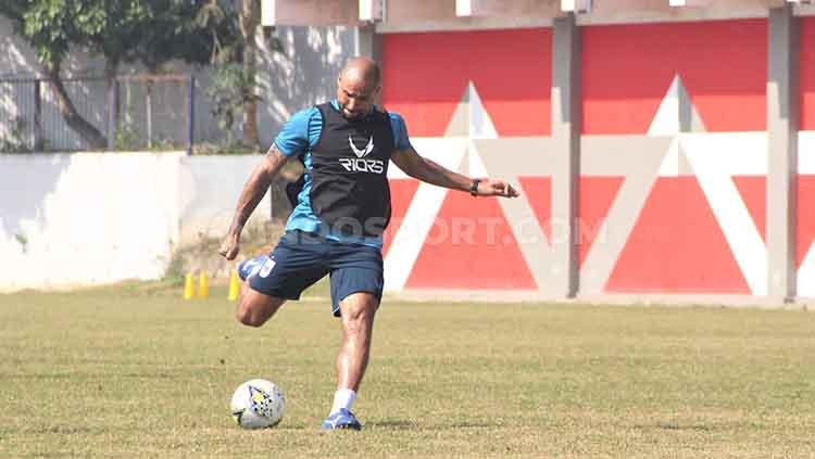 Claudir Marini Jr. saat melakukan latihan terakhir bersama PSIS sebelum berangkat ke markas Arema FC dalam lanjutan Shopee Liga 1 2019. - INDOSPORT