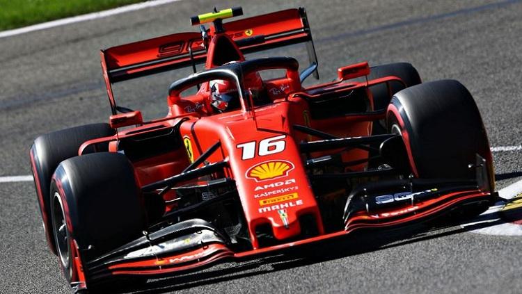 Charles Leclerc mengalami insiden kurang menyenangkan di F1 GP Jepang yang melibatkan pembalap Red Bull Racing, Max Verstappen. - INDOSPORT