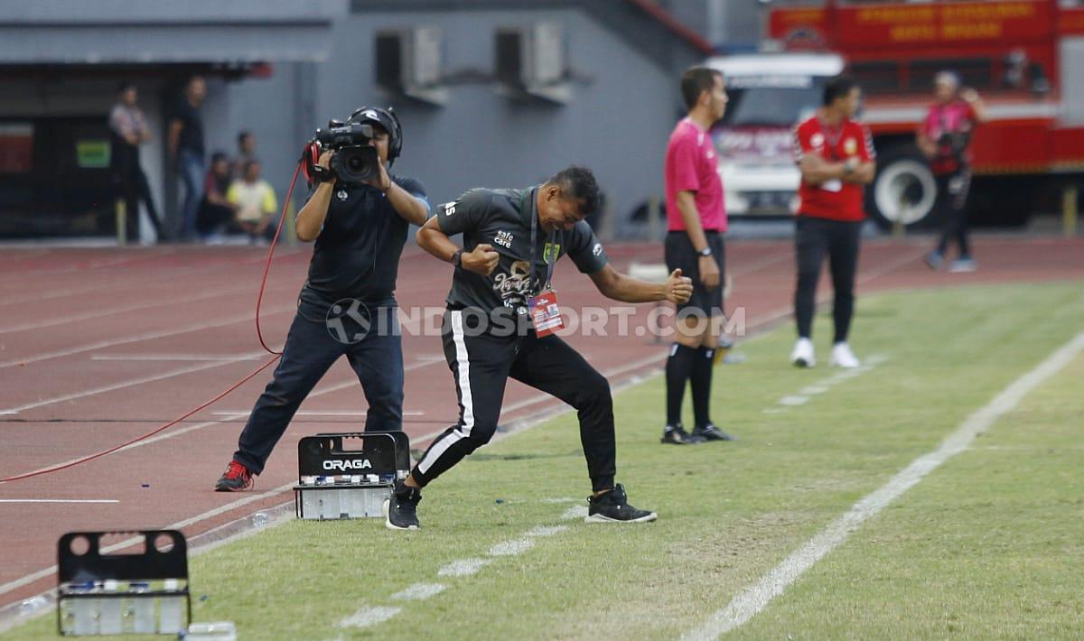 Selebrasi Bejo Sugiantoro pasca Persebaya Surabaya berhasil mengalahkan Bhayangkara FC.