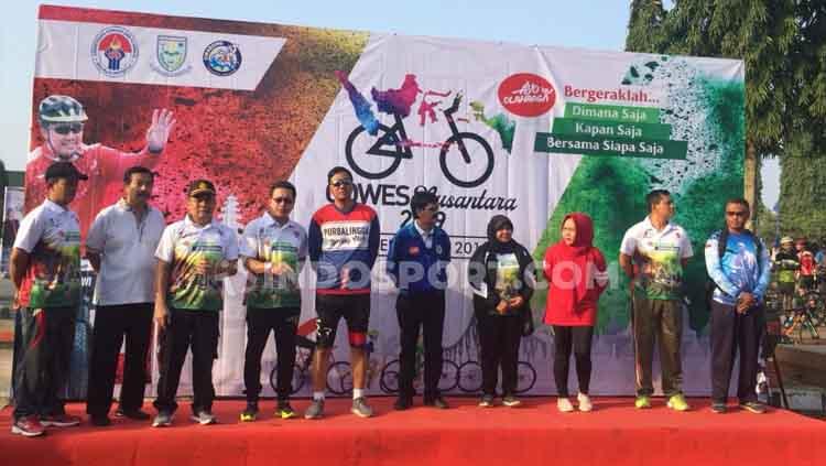 Bupati Purbalingga dan perwakilan Kemenpora membuka acara Gowes Nusantara di Purbalingga.