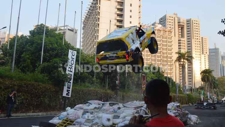 Mobil terbang di arena atraksi Otobursa Tumplek Blek 2019
