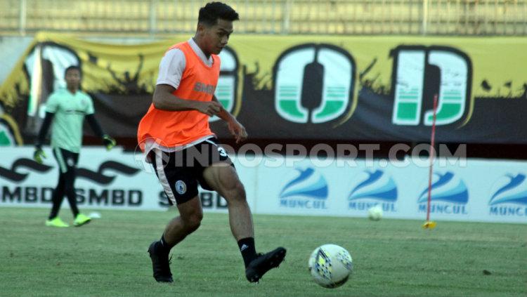 Pemain anyar PSS Sleman, Samuel Christianson berlatih di Stadion Maguwoharjo, Rabu (04/09/19). - INDOSPORT