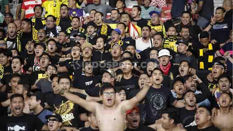 Pendukung Timnas Malaysia yang datang langsung ke Stadion Utama Gelora Bung Karno, Kamis (09/05/2019). Foto: Herry Ibrahim/INDOSPORT.