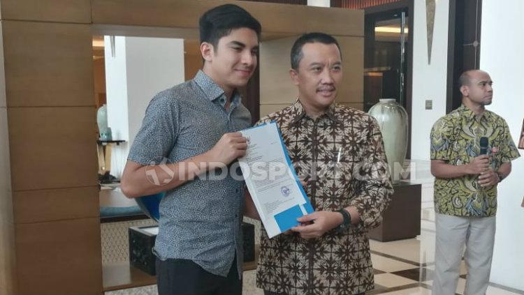 Menpora Indonesia Imam Nahrawi bertemu dengan Menpora Malaysia Syed Saddiq usai laga Kualifikasi Piala Dunia 2022 antara Indonesia vs Malaysia.