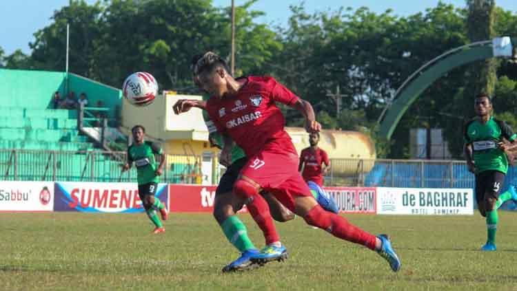 Situasi pertandingan Madura FC vs PSBS Biak.