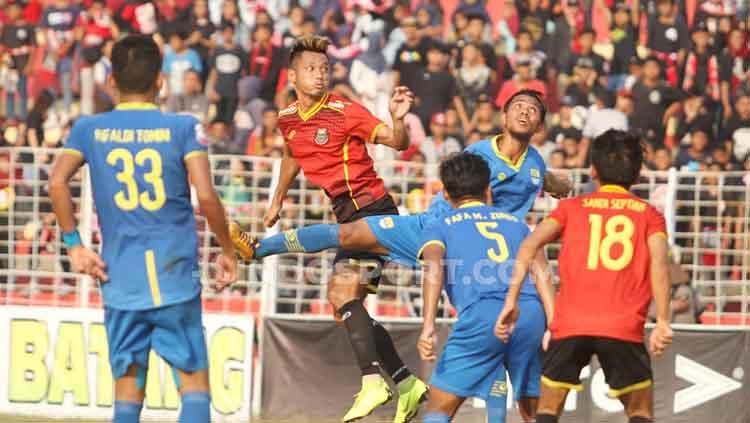 Pertandingan antara Persibat vs Blitar Bandung United di ajang Liga 2 2019.
