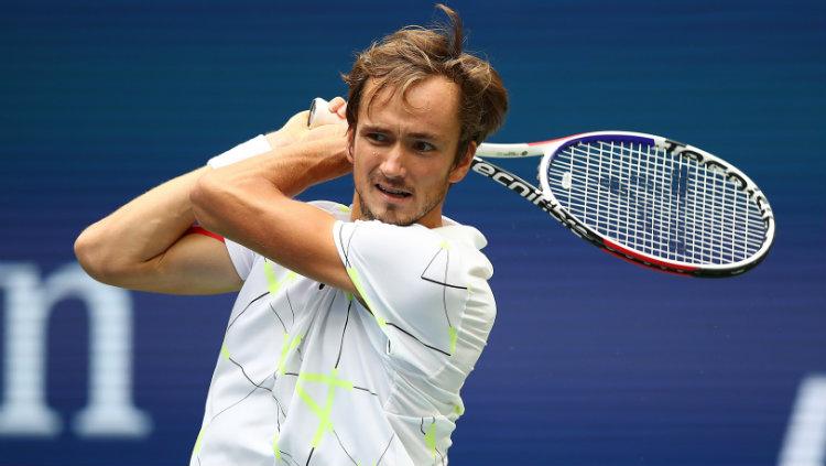 Daniil Medvedev mengubur mimpinya juara US Open 2022. Foto: Clive Brunskill/Getty Images.