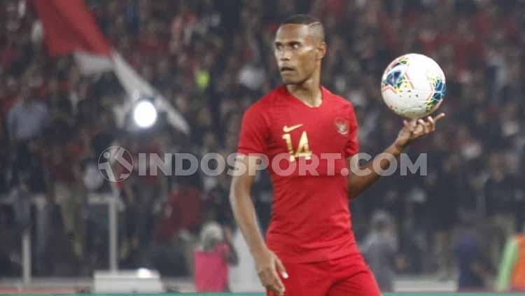 Bek Bhayangkara Solo FC sekaligus eks Persebaya Surabaya, Ruben Sanadi, merasa muda lagi berkat latihan yang rutin. - INDOSPORT
