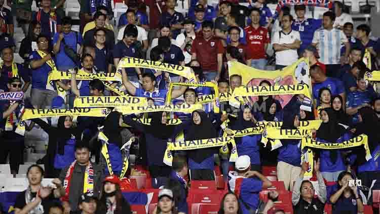 Suporter Thailand yang hadir langsung ke Stadion GBK, Selasa (10/09/2019). Kali ini Thailand akan kembali bertandang ke markas Timnas Indonesia untuk menghadapi Piala AFF 2022.