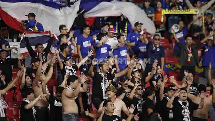 Suporter Thailand yang hadir langsung ke Stadion GBK, Selasa (10/09/2019).