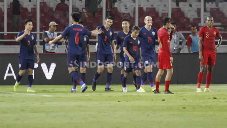 Para pemain Thailand berselebrasi usai mencetak gol, Selasa (10/09/2019). Copyright: Herry Ibrahim/INDOSPORT