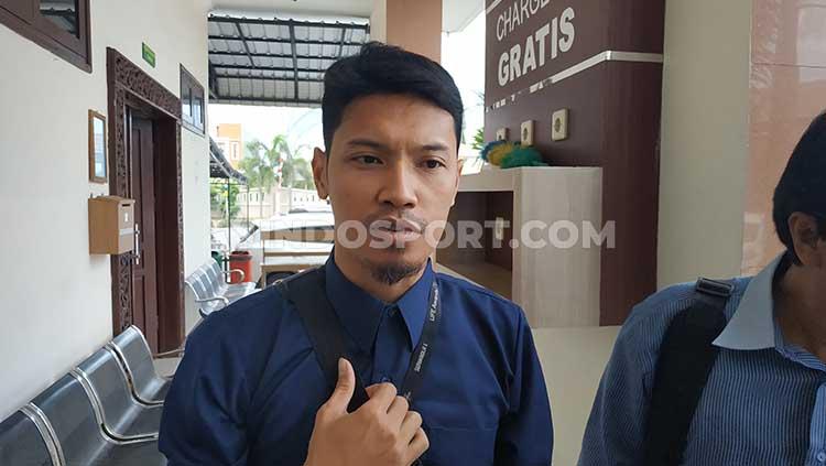 David Faristian, eks Persegres Gresik United yang kini memilih menjadi karyawan PDAM.