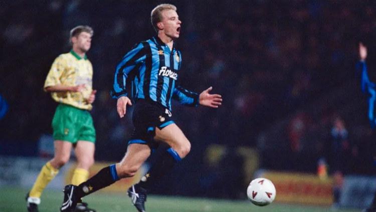 Dennis Bergkamp saat masih berseragam Inter Milan Copyright: The Sun