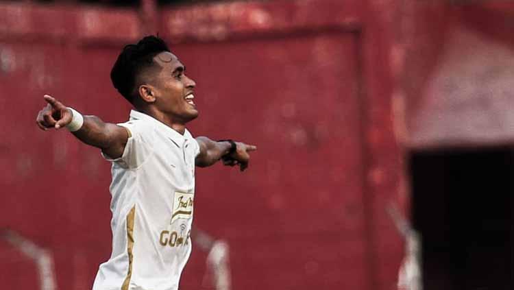 Sidik Saimima (saat masih di klub lama) mencetak gol kelima Bali United di Kualifikasi Liga Champions Asia (LCA) 2020 melawan Tampines Rovers.