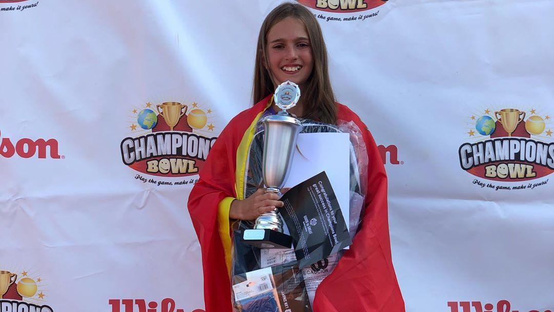 Luna Vujovic, petenis cilik yang merupakan putri dari eks pelatih PSIM Yogyakarta dan mantan pemain Persib Bandung, Vladimir Vujovic. - INDOSPORT