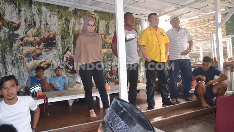 Manajer Sriwijaya FC Hendri Zainuddin mengajak pemain makan sepuasnya dan meningkatkan motivasi di 5 laga terakhir. - INDOSPORT