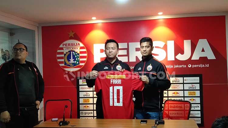 Direktur Marketing dan Bisnis Persija Jakarta, Andhika Suksmana, bersama Farri Agri