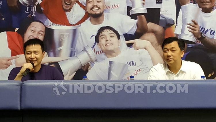 Christoper Tanuwidjaja dan Ming Sudarmono saat menggelar konferensi pers, di GOR CLS, Kertajaya.