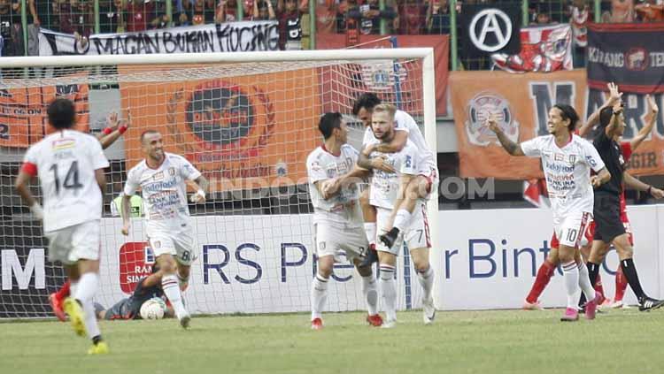 Selebrasi pemain Bali United usai mencetak gol, antara Persija Jakarta vs Bali United pada Liga 1 di Stadion Patriot, Bekasi, Kamis (19/09/19).